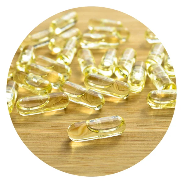Gelbes Fischöl Ovale Tabletten Tabletten Auf Bambus Schneidebrett Medizinische Ovale — Stockfoto