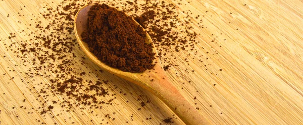 Carefully Selected Roasted Powdered Fresh Coffee Wooden Spoon Wooden Background — Stock Photo, Image