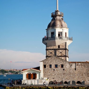 Bakire Kulesi Kiz Kulesi İstanbul 'un büstünde denizin ortasında küçük bir adada yer alıyor. Türkiye İstanbul 22 Haziran 2019