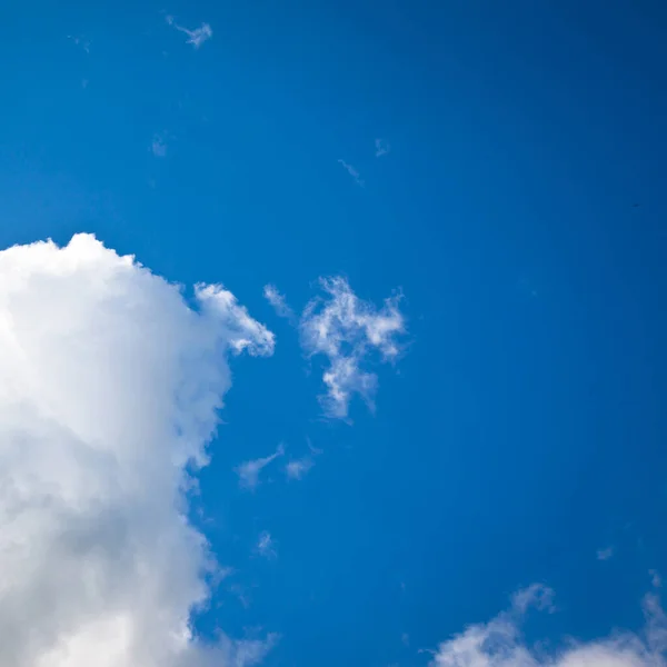 White Gray Fluffy Clouds Blue Sky Sense Freedom — Fotografia de Stock