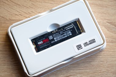 500 GB Samsung SSD 980 PRO PCIe 4.0 NVMe M.2 in white protective case, Istanbul Turkey August 27 2002