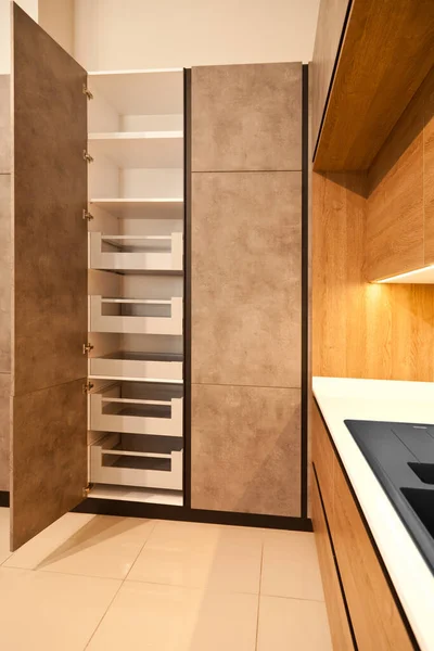 Équipement Moderne Armoire Cuisine Chêne Brun Élégant Évier Noir Granit — Photo