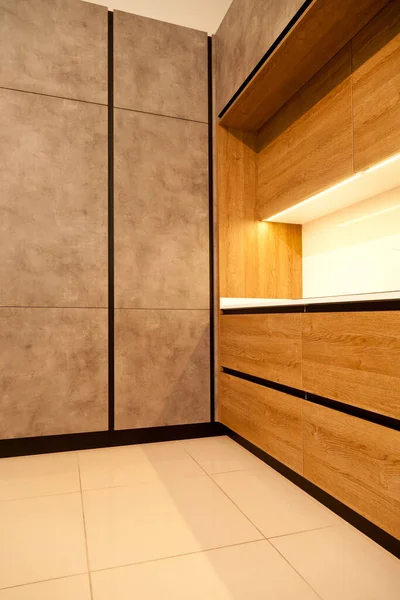 Moderna Vernice Marrone Legno Rovere Grande Attrezzatura Armadio Cucina Lusso — Foto Stock