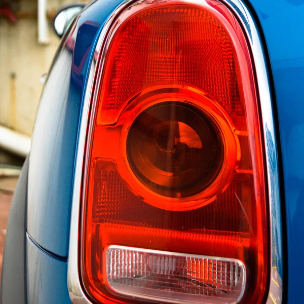 Detalj Bil Strålkastare Lampa Blå Modern Lyx Bil Svans Röd — Stockfoto