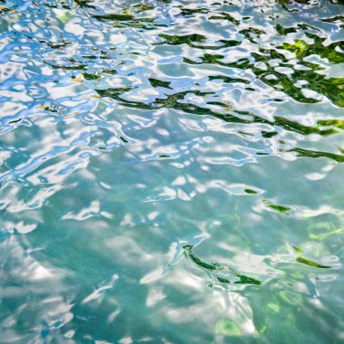 Deniz ya da okyanus suyunun üst görüntüsü, mavi tuzlu deniz suyu dokusu