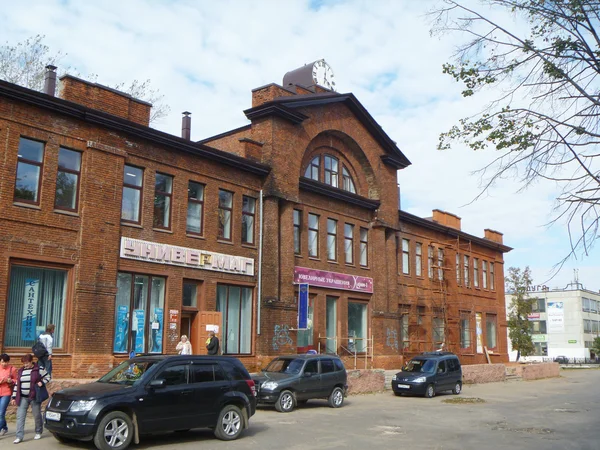 Vyazniki。红砖的百货公司 — 图库照片