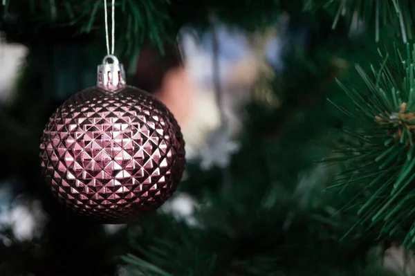 Giocattolo Natale Appeso Ramo Palla Lucida Rotonda Decorazione Dell Albero — Foto Stock