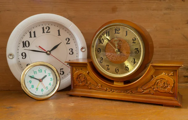 Horloge Mécanique Bois Antique Sur Étagère Accueil Objets Close — Photo