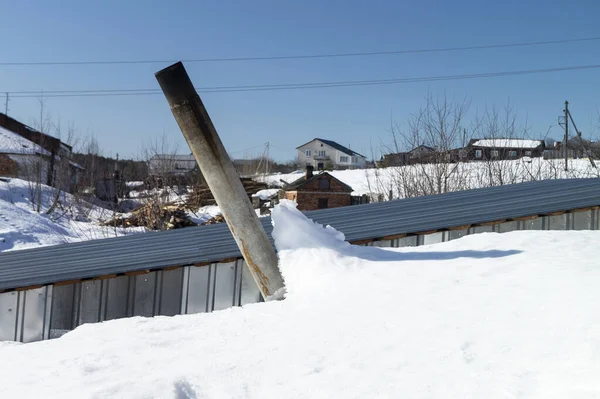 Damaged Chimney Roof Winter Landscape Countryside Blue Sky — Stock Photo, Image
