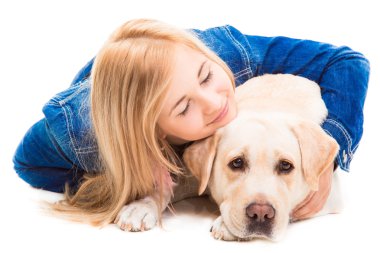 soluk sarı labrador geri almak izole beyaz kucaklama kız