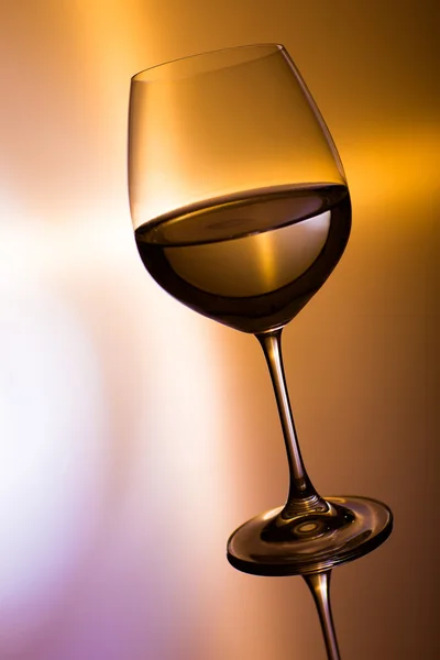 Glass of wine on golden background — Stock Photo, Image