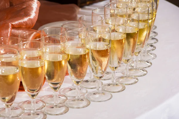 Decorated wedding glasses with champagne — Stock Photo, Image