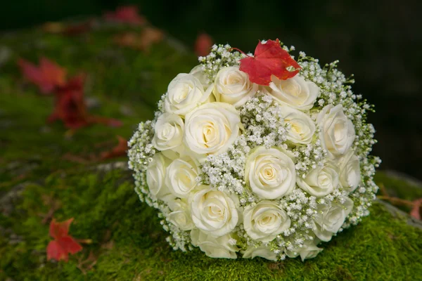 Wedding bridal bouquet with autumn leaf — Stock Photo, Image