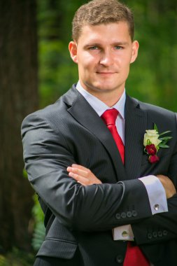 düğün günü sırasında damat