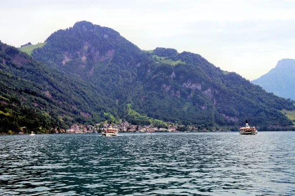 Vapores en el lago de Lucerna — Foto de Stock