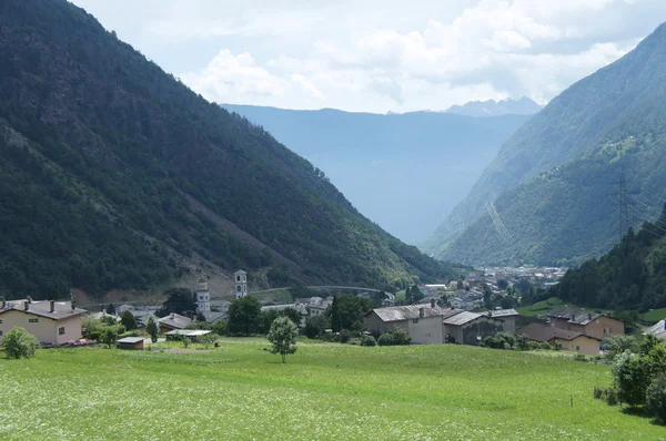 Brusio és a kör viadukt a Bernina-vasút — Stock Fotó