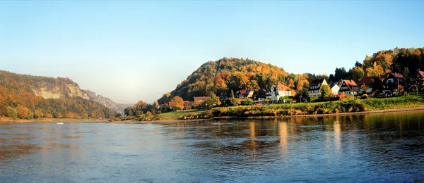 An der elbe in der sächsischen Schweiz, Deutschland — Stockfoto