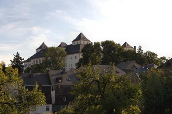 Slottet och staden augustusburg i Sachsen, Tyskland — Stockfoto