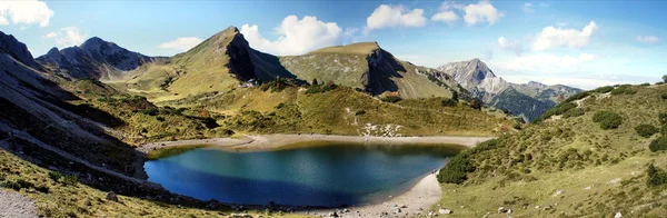 在 tannheim 山，奥地利坝湖 — 图库照片