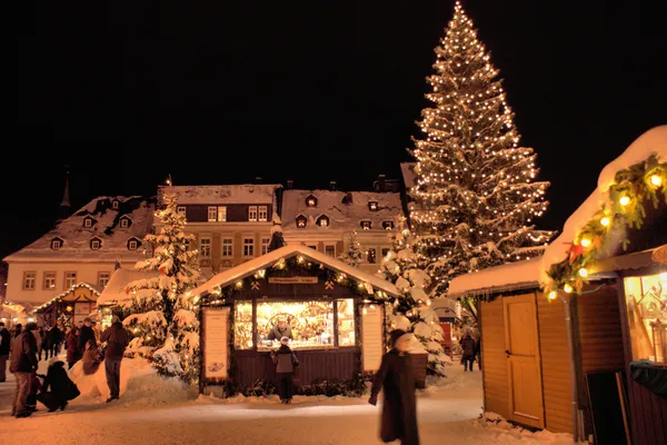 No mercado de Natal em Erzgebirge, Alemanha — Fotografia de Stock