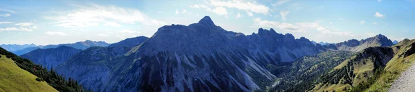 Rozeklané hory v allgaeu Alpách, Rakousko — Stock fotografie