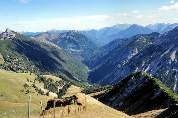 Dağlar ve vadiler içinde tyrol, Avusturya — Stok fotoğraf