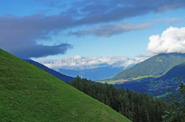 Stubai Valley com Karwendel Mountains — Fotografia de Stock