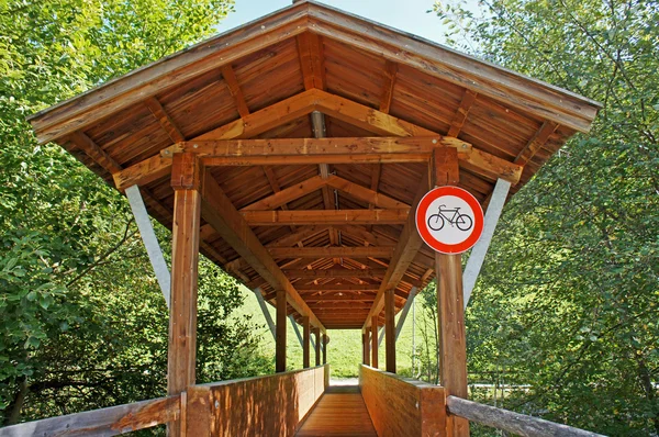 Roofed wooden bridge — Stock Photo, Image