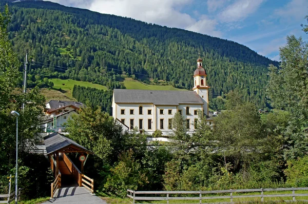 Igreja no Vale do Stubai no Tirol — Fotografia de Stock