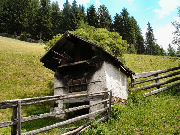 Un viejo horno en el Tirol del Sur —  Fotos de Stock