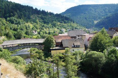 Kara Orman murg Vadisi'nde çatılı ahşap köprü