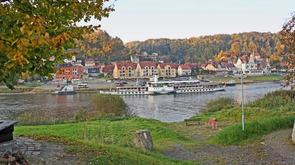 Egy gőzhajó, Szászországban Elba-völgyben — Stock Fotó