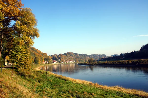 O rio Elba na Saxônia, Alemanha — Fotografia de Stock