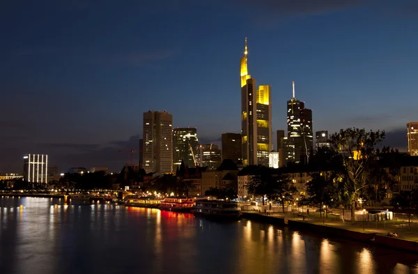 Frankfurt am Main im Nachtlicht — Stockfoto