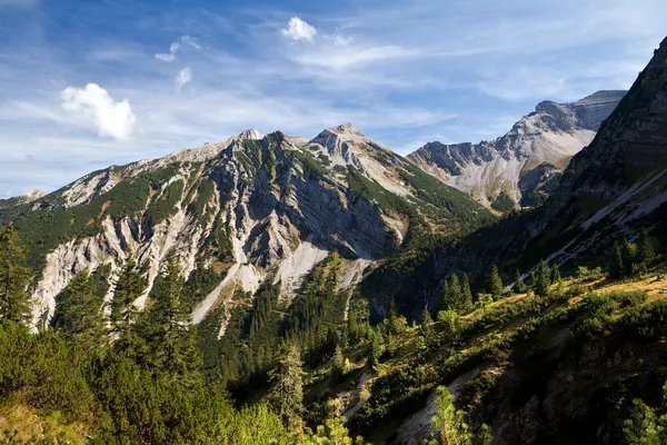 Vallende stenen in Europese Alpen — Stockfoto