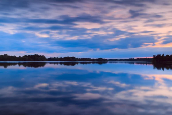 Sonnenuntergang über dem See — Stockfoto