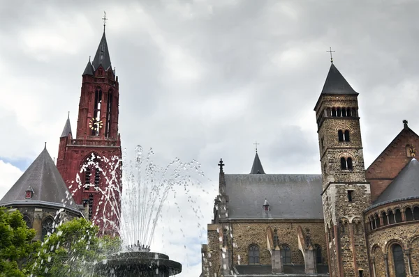 Praça Vrijthof na cidade de Maastricht, Holanda — Fotografia de Stock