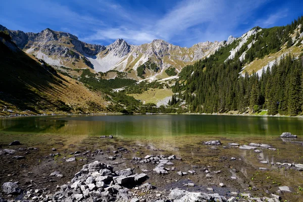 Soiernsee en schottelkarspitze in de Alpen — Stockfoto
