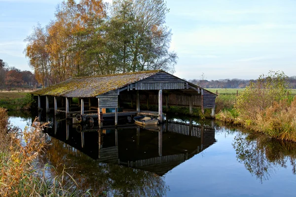 Wooden fisherman hut on water — Stock Photo, Image