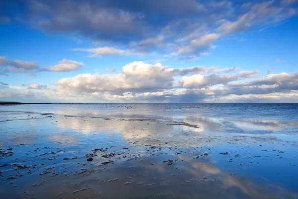 Paysage nuageux sur la mer du Nord — Photo