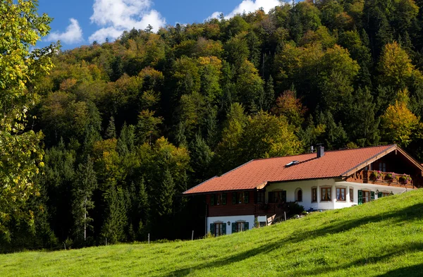 房子在巴伐利亚阿尔卑斯山 — 图库照片