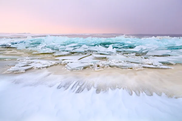 Pezzi di ghiaccio rotto sul mare del Nord — Foto Stock