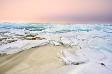 IJsselmeer kışın buzda raf