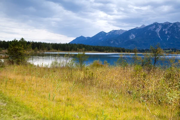 Lago Barmsee en los Alpes bávaros — Foto de Stock