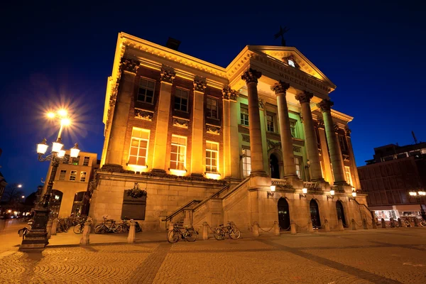 Stadhuis in groningen stad bij nacht — Stockfoto