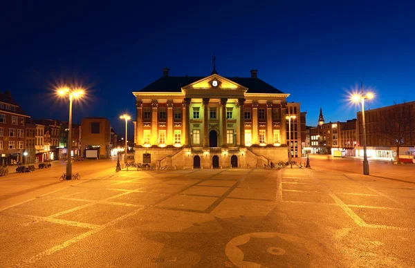 Câmara Municipal em Groningen à noite — Fotografia de Stock