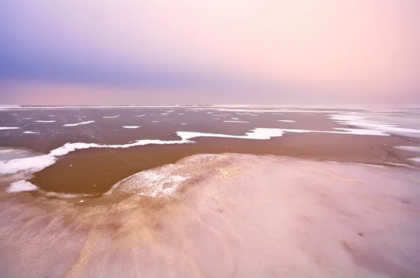 Zamrzlé jezero ijsselmeer v Nizozemsku — Stock fotografie