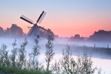 sunrise adlı büyüleyici Hollanda Yeldeğirmeni