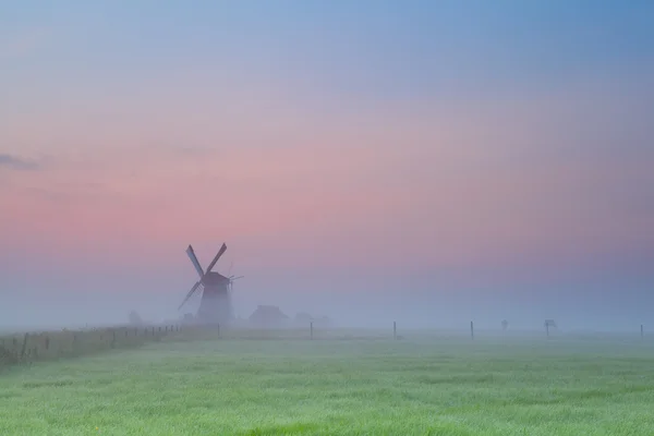 Windmill silhouette over sunrise sky — Stock Photo, Image
