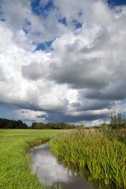 fırtına bulutları Nehri üzerinde
